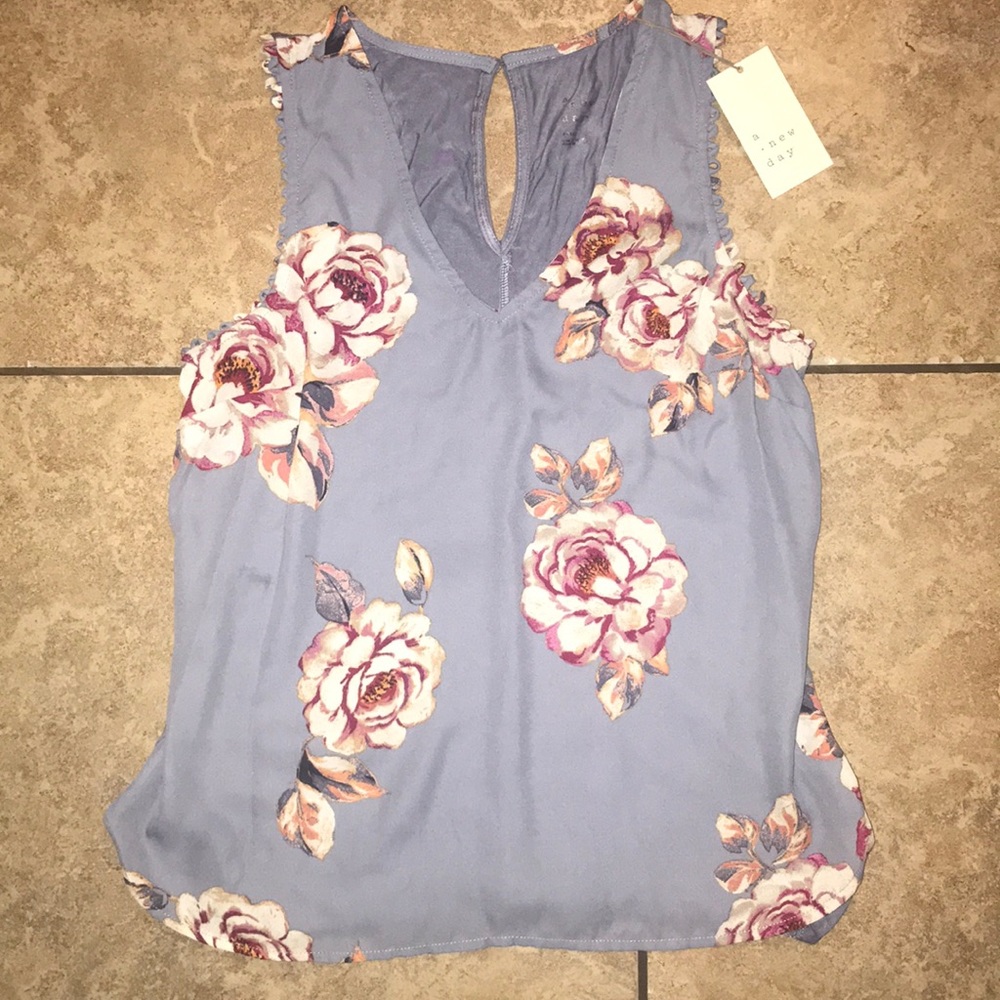 NWT Floral Tank